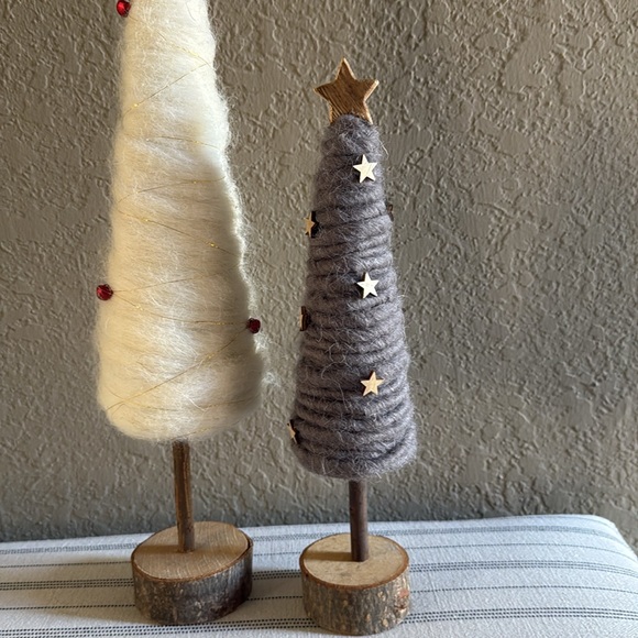 Decor • Christmas Trees - Picture 3 of 4